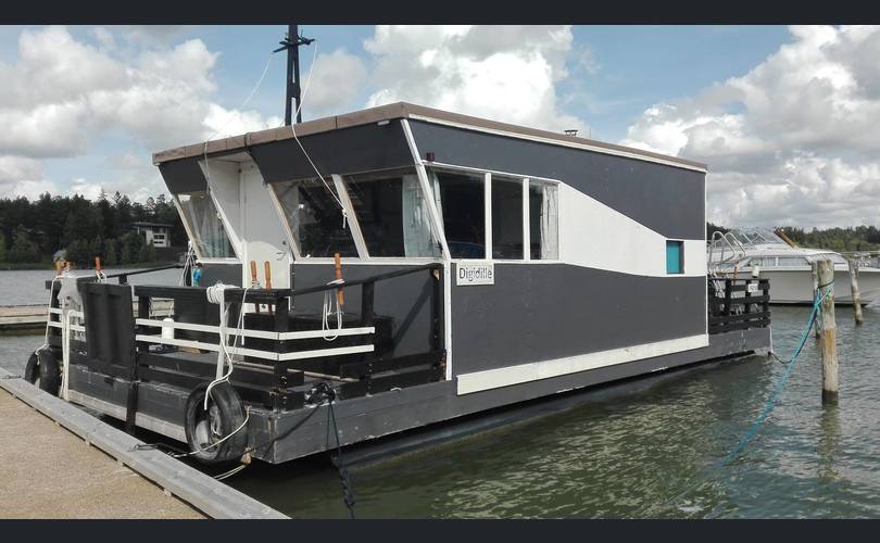 Omavalmiste Asuntovene/lautta-kuva-1